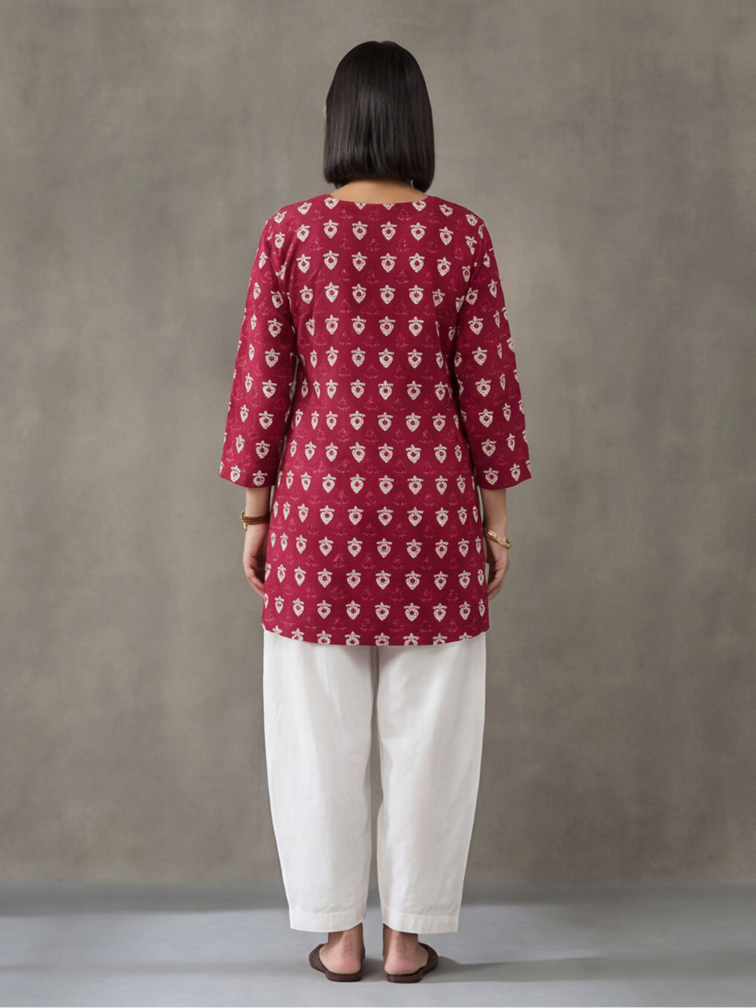 Women's V-Neck Printed Straight Three-Quarter Sleeves Cotton Short Kurti