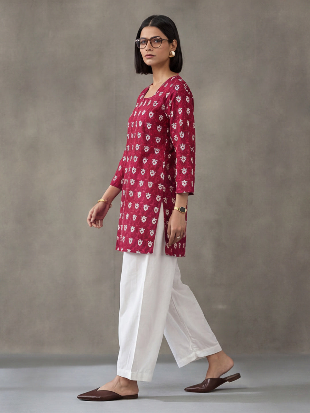 Women's V-Neck Printed Straight Three-Quarter Sleeves Cotton Short Kurti