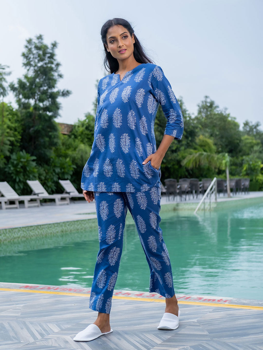 Blue & White Ethnic Printed Straight Cotton Sleepwear